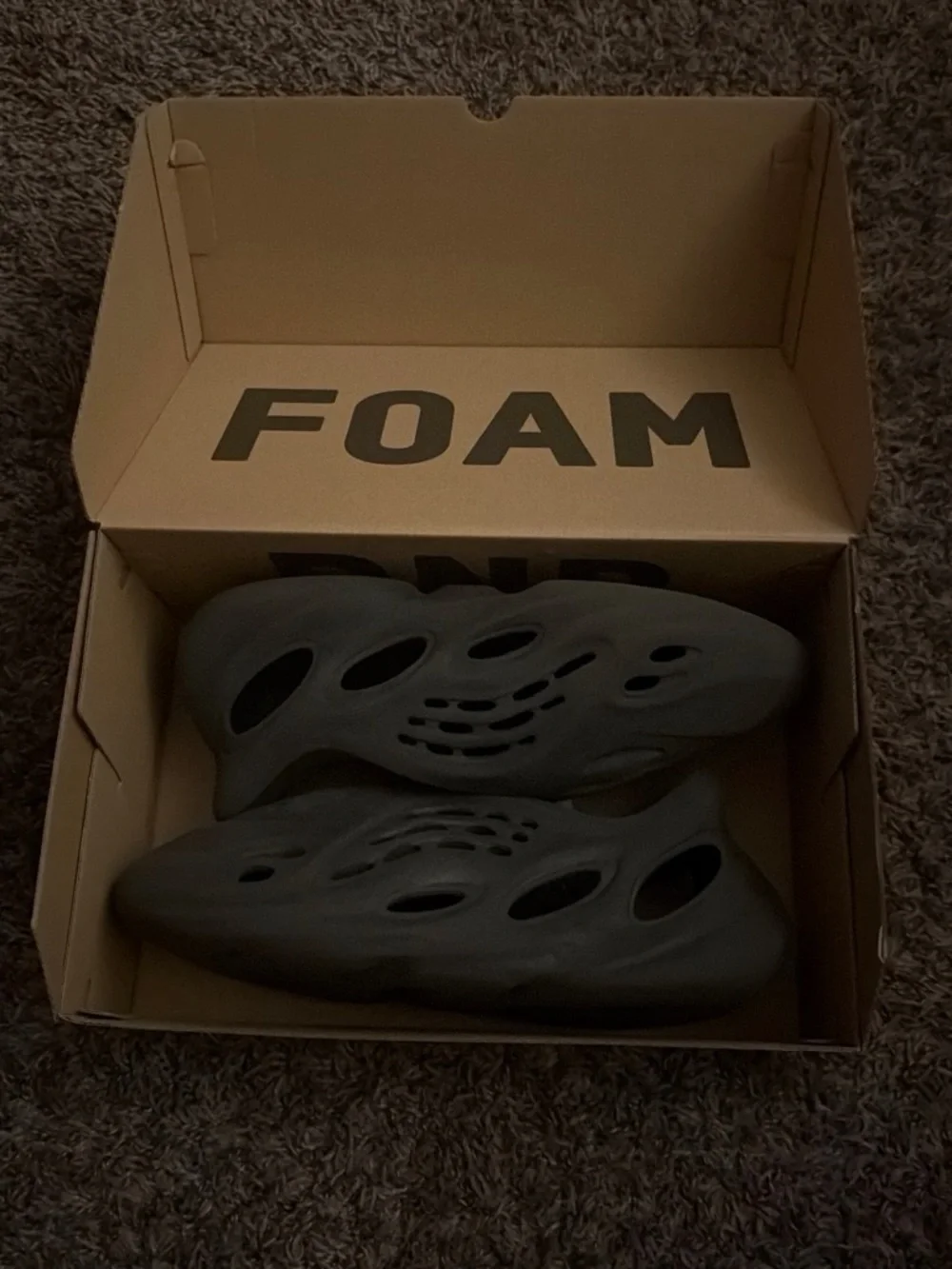 Yeezy Foam Runner in Dark Olive/Black